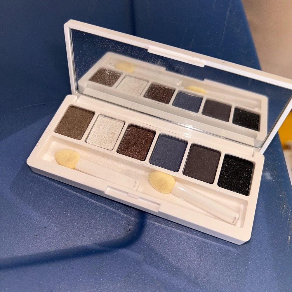 Clinique Jonathan Adler Decorative Compact in White and Purple